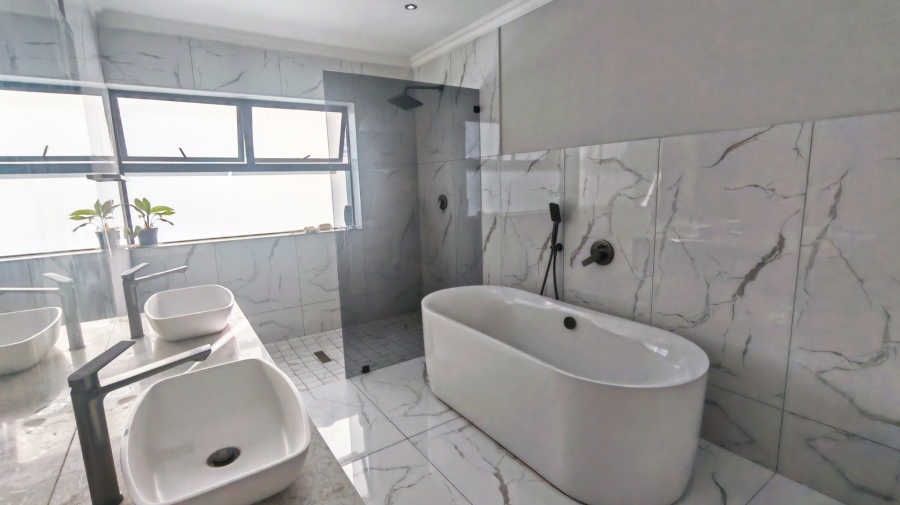 3 Bedroom Property for Sale in Hartenbos Heuwels Western Cape